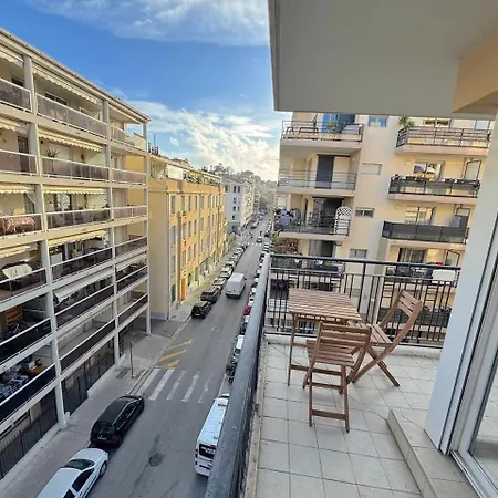 Calme Et Ensoleille Balcon Quartier Port Nice