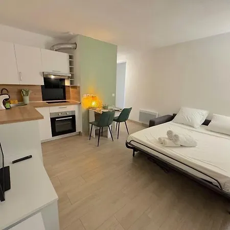 Calme Et Ensoleille Balcon Quartier Port Apartment